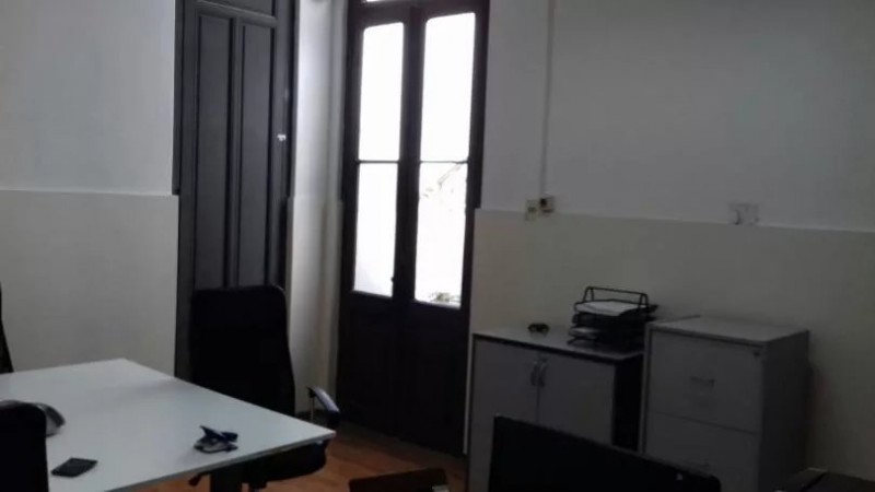Casa de 6 dorm. en venta, en Tres Cruces.